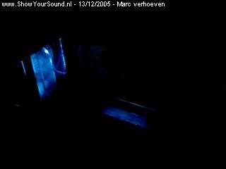 showyoursound.nl - Golf 2 GTI - marc verhoeven - SyS_2005_12_13_17_33_25.jpg - totaal plaatje in het donker met de blauwe leds/neon